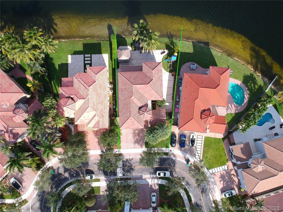 Vendido Recientemente: $1,250,000 (6 camas, 5 baños, 3584 Pies cuadrados)