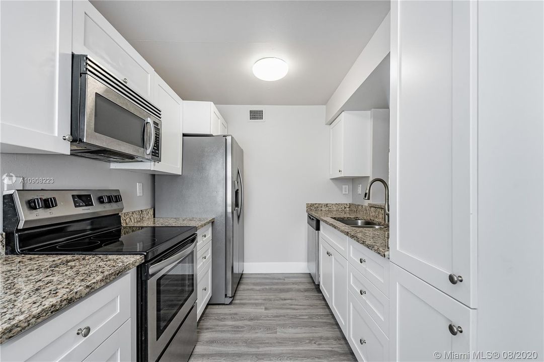 Recently Sold: $245,000 (2 beds, 2 baths, 1128 Square Feet)