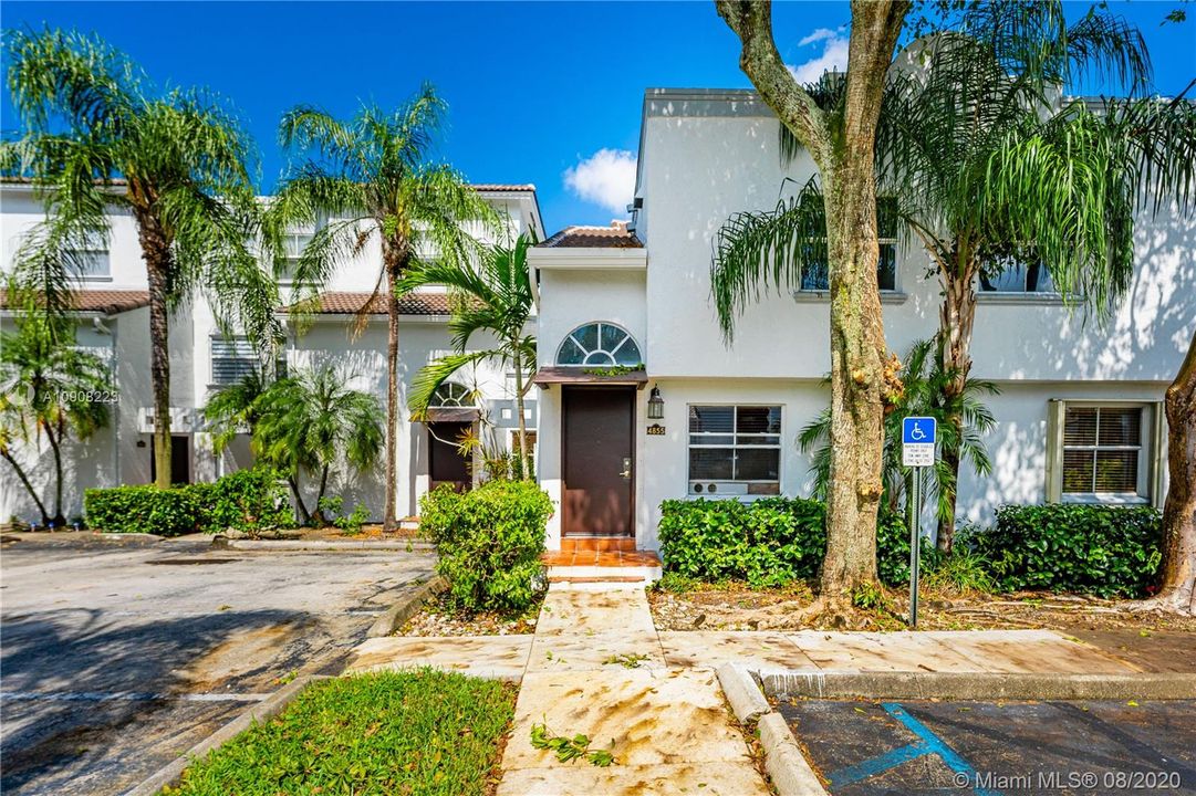 最近售出: $245,000 (2 贝兹, 2 浴室, 1128 平方英尺)