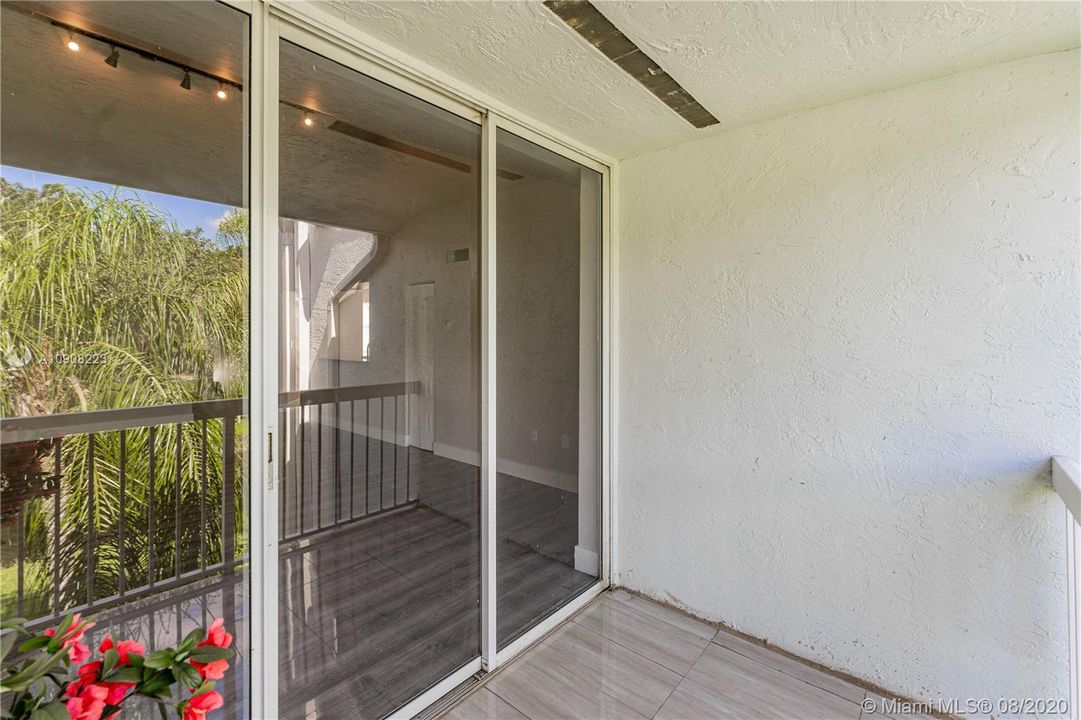 最近售出: $245,000 (2 贝兹, 2 浴室, 1128 平方英尺)