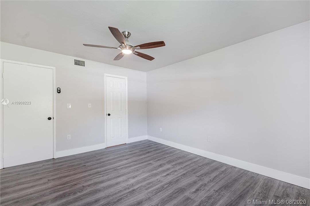 Recently Sold: $245,000 (2 beds, 2 baths, 1128 Square Feet)