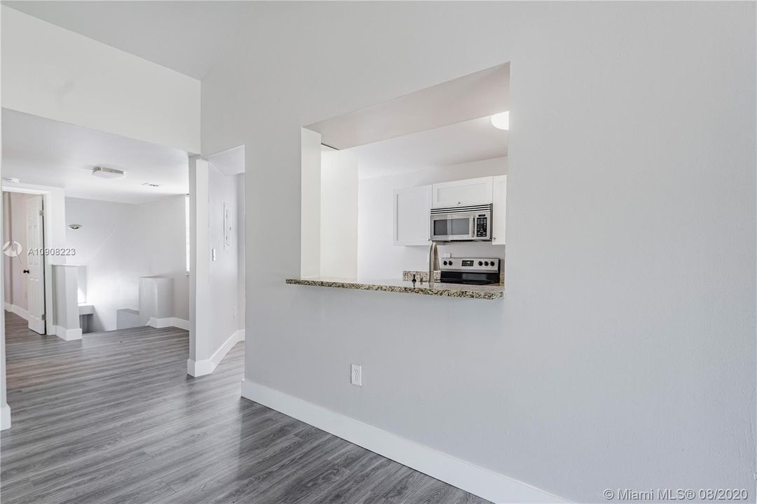 最近售出: $245,000 (2 贝兹, 2 浴室, 1128 平方英尺)