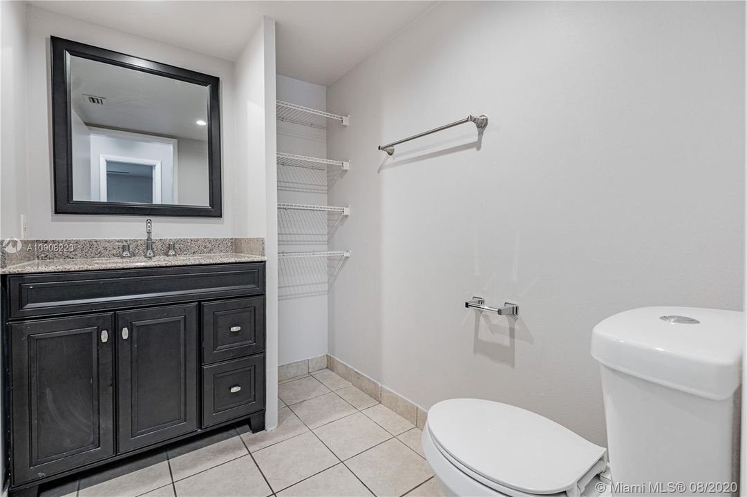 最近售出: $245,000 (2 贝兹, 2 浴室, 1128 平方英尺)