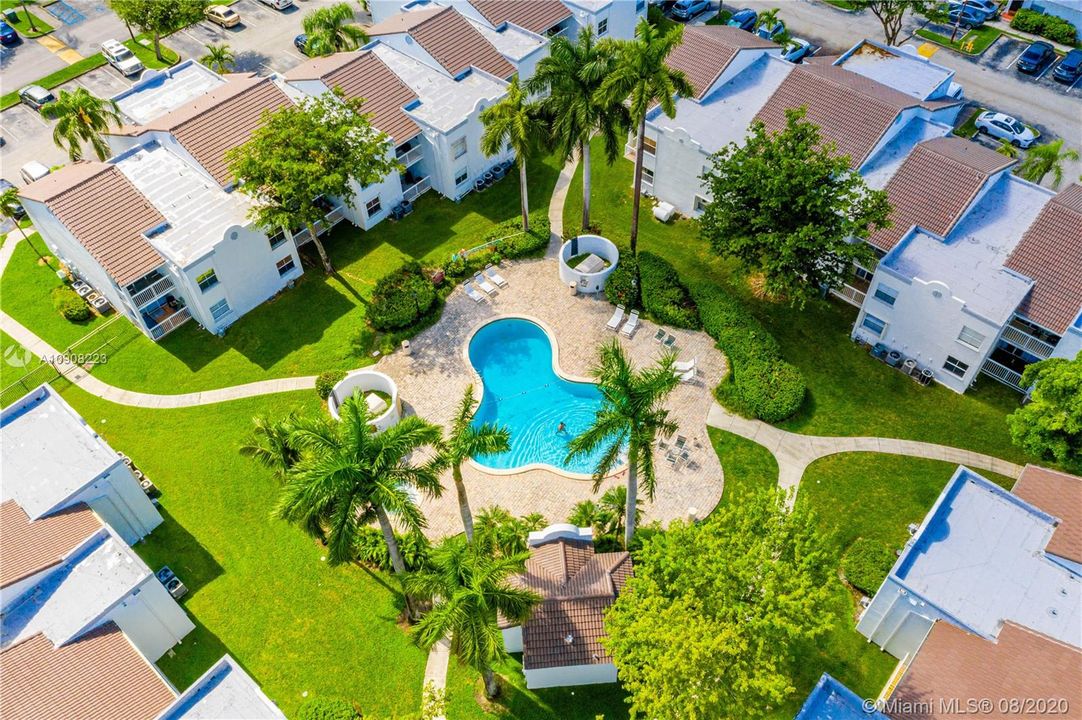 最近售出: $245,000 (2 贝兹, 2 浴室, 1128 平方英尺)