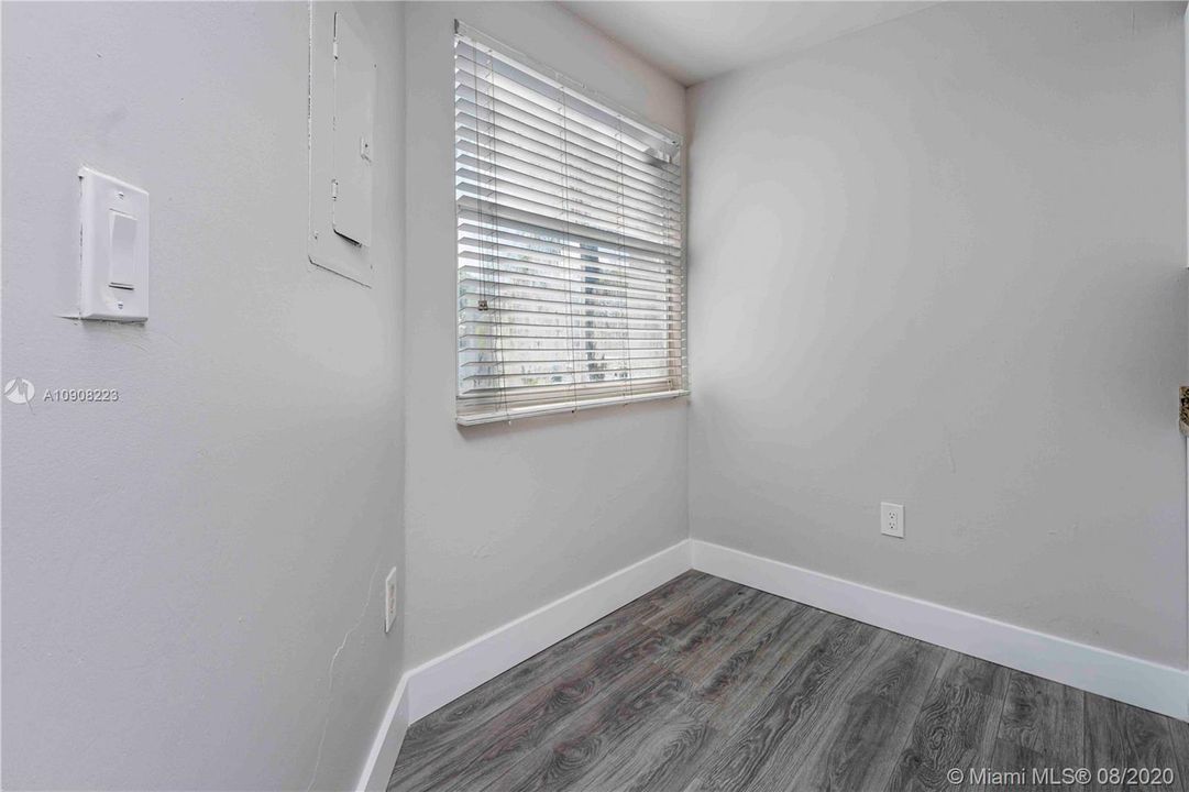 最近售出: $245,000 (2 贝兹, 2 浴室, 1128 平方英尺)