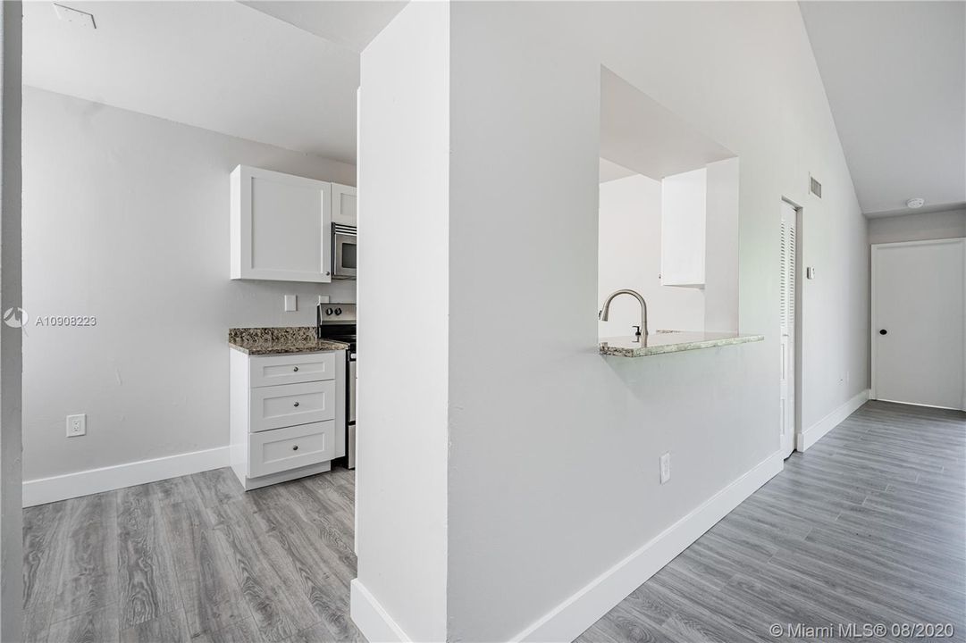 最近售出: $245,000 (2 贝兹, 2 浴室, 1128 平方英尺)