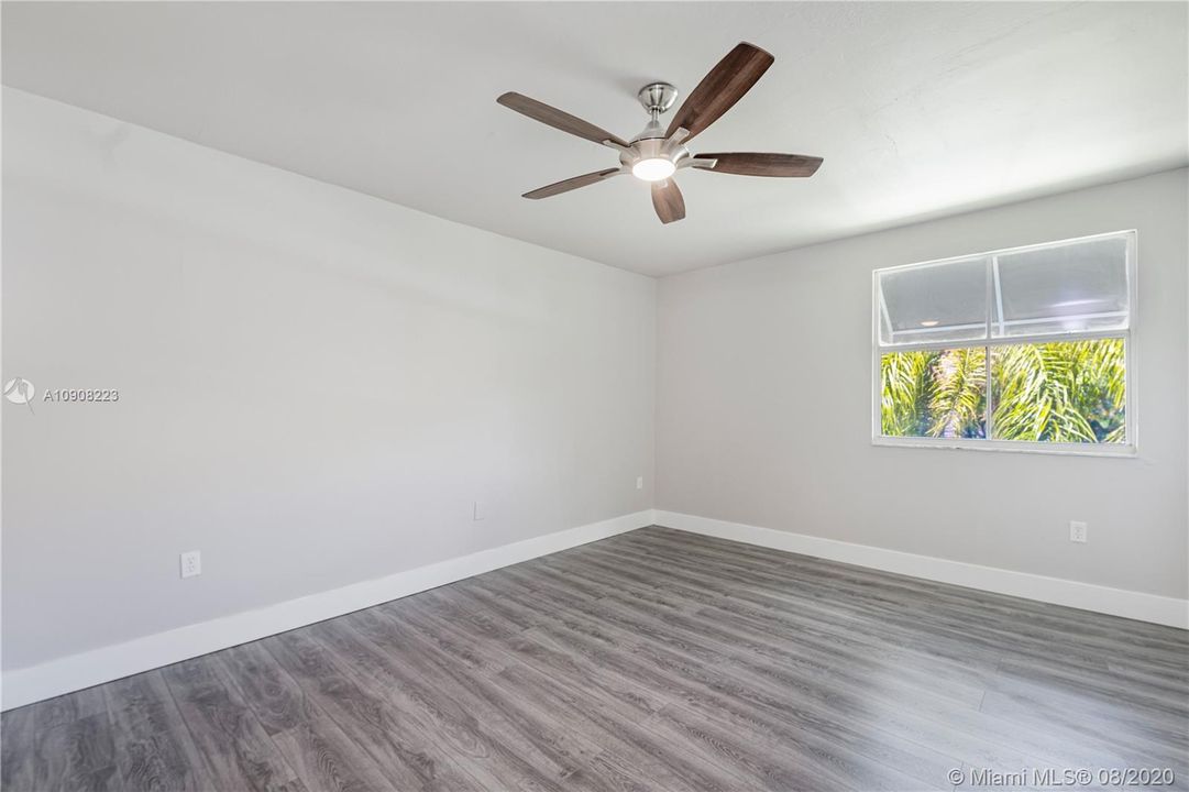 最近售出: $245,000 (2 贝兹, 2 浴室, 1128 平方英尺)