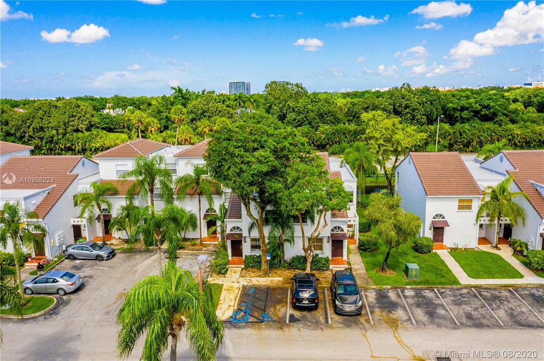 最近售出: $245,000 (2 贝兹, 2 浴室, 1128 平方英尺)