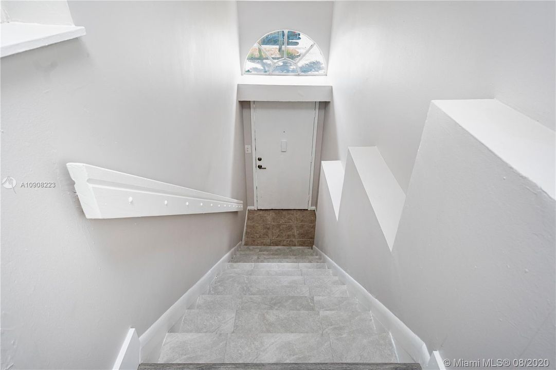 最近售出: $245,000 (2 贝兹, 2 浴室, 1128 平方英尺)