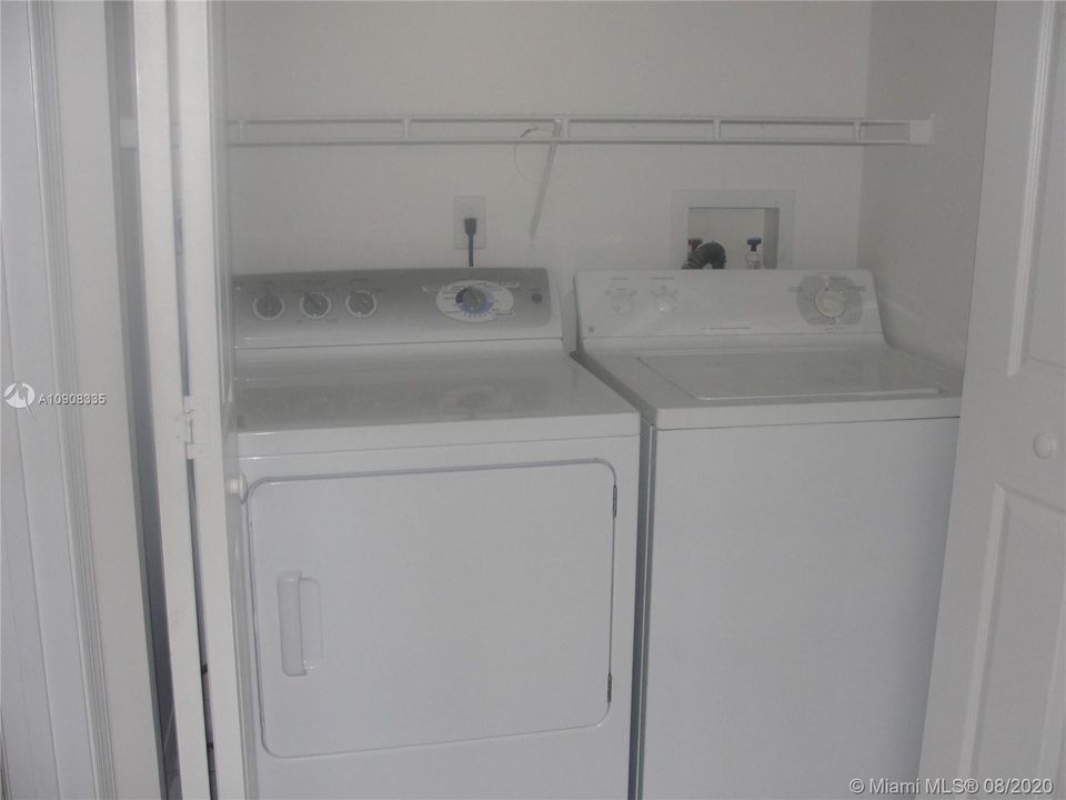 Recientemente alquilado: $1,925 (3 camas, 2 baños, 1204 Pies cuadrados)
