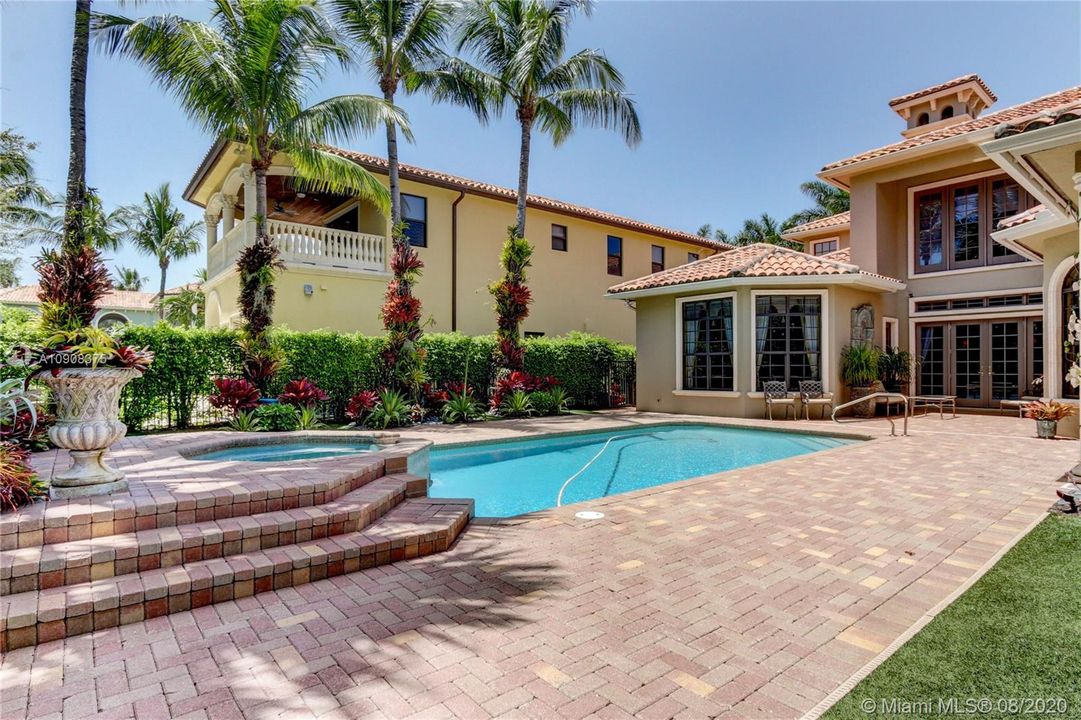 Recently Sold: $1,800,000 (4 beds, 5 baths, 4681 Square Feet)