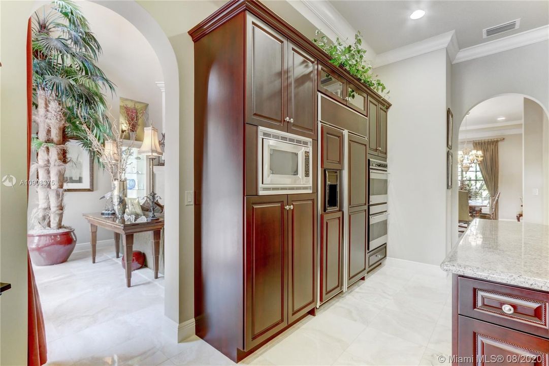 Recently Sold: $1,800,000 (4 beds, 5 baths, 4681 Square Feet)