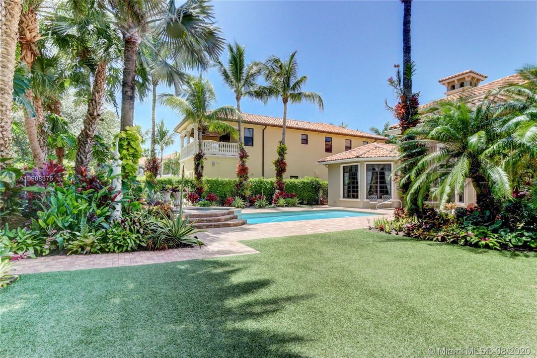 Recently Sold: $1,800,000 (4 beds, 5 baths, 4681 Square Feet)