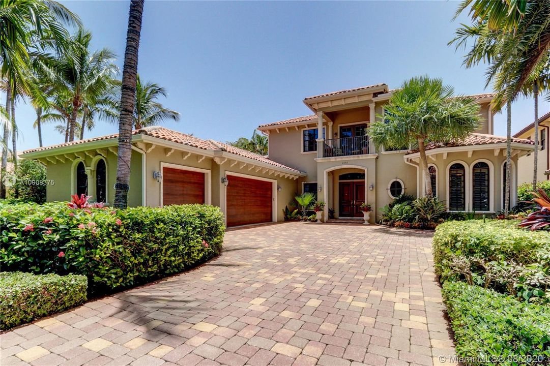 Recently Sold: $1,800,000 (4 beds, 5 baths, 4681 Square Feet)