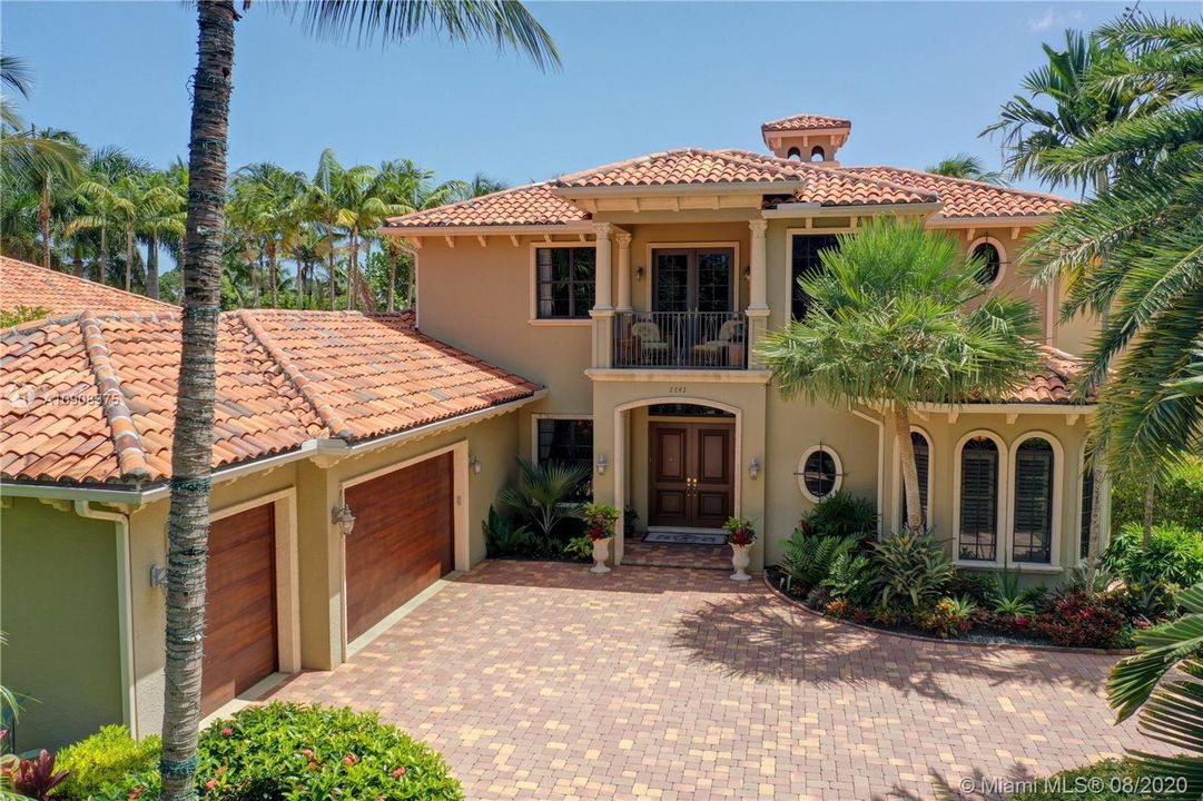 Recently Sold: $1,800,000 (4 beds, 5 baths, 4681 Square Feet)