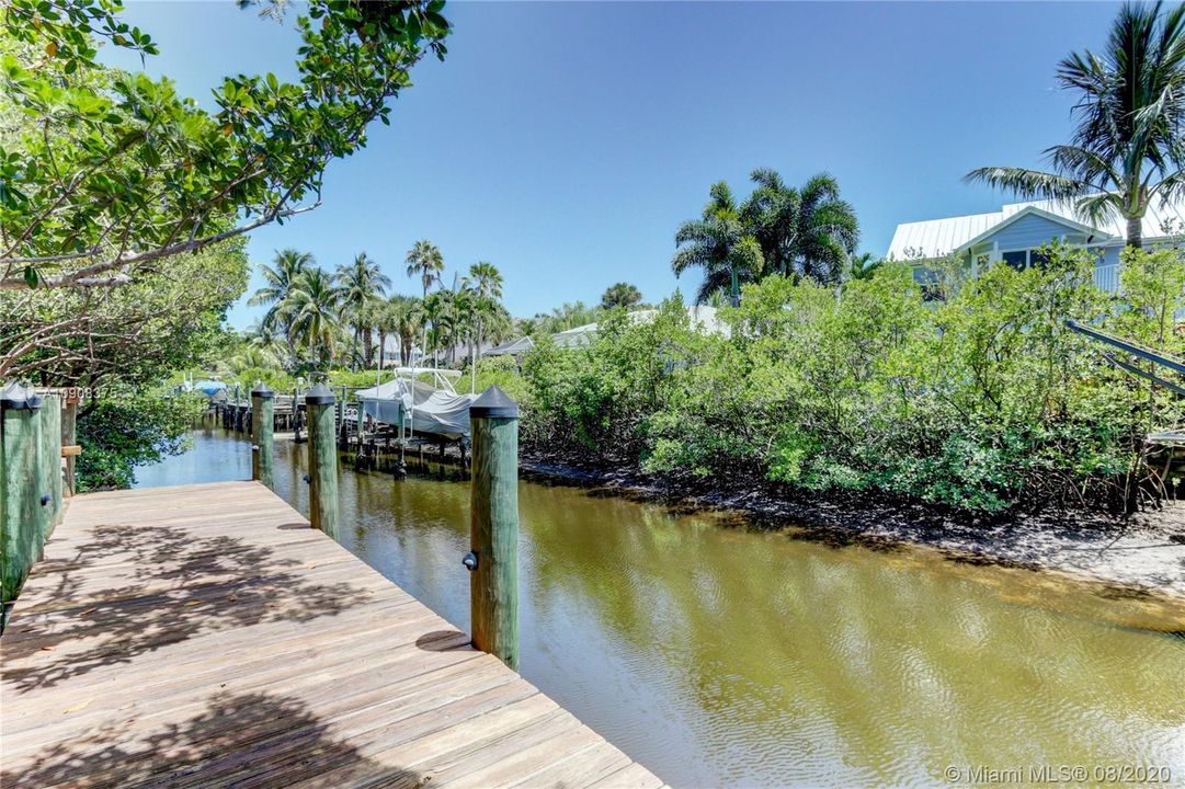 Recently Sold: $1,800,000 (4 beds, 5 baths, 4681 Square Feet)