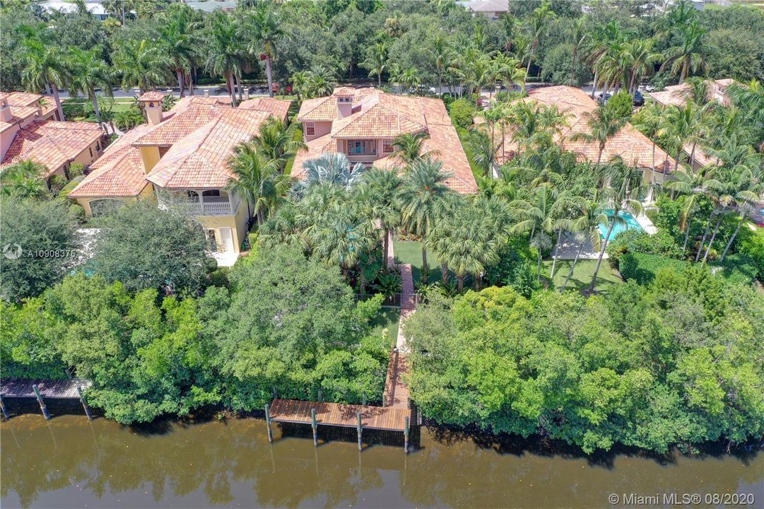 Vendido Recientemente: $1,800,000 (4 camas, 5 baños, 4681 Pies cuadrados)