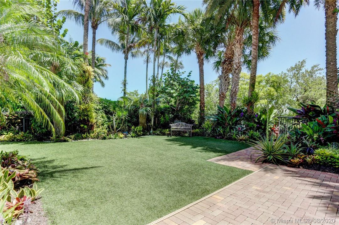 Recently Sold: $1,800,000 (4 beds, 5 baths, 4681 Square Feet)