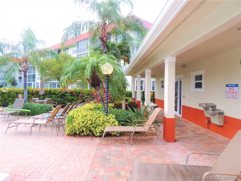 Recently Rented: $1,690 (1 beds, 1 baths, 900 Square Feet)