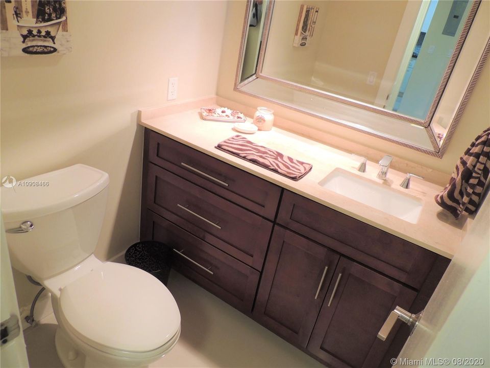 Recently Rented: $1,690 (1 beds, 1 baths, 900 Square Feet)