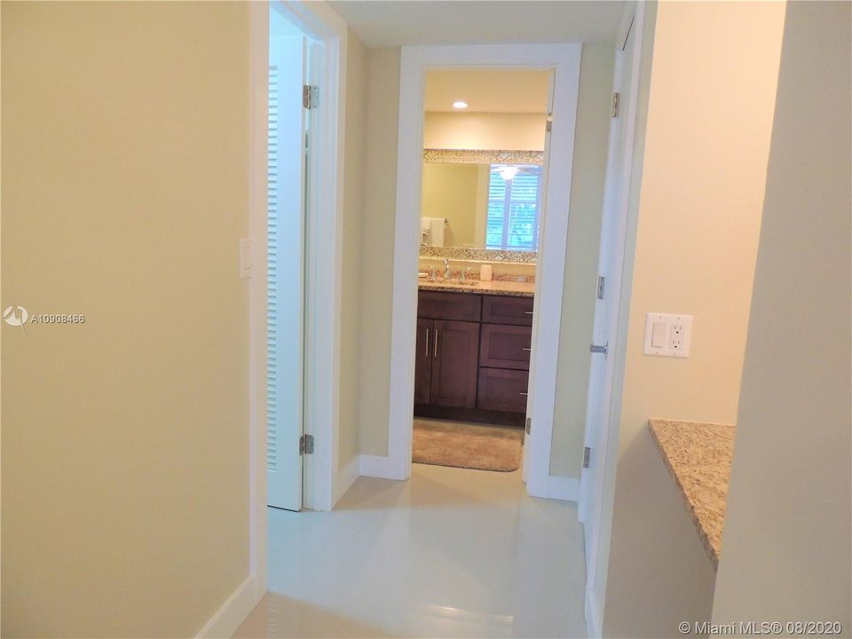 Recently Rented: $1,690 (1 beds, 1 baths, 900 Square Feet)