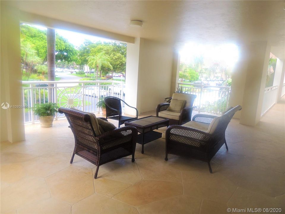 Recently Rented: $1,690 (1 beds, 1 baths, 900 Square Feet)