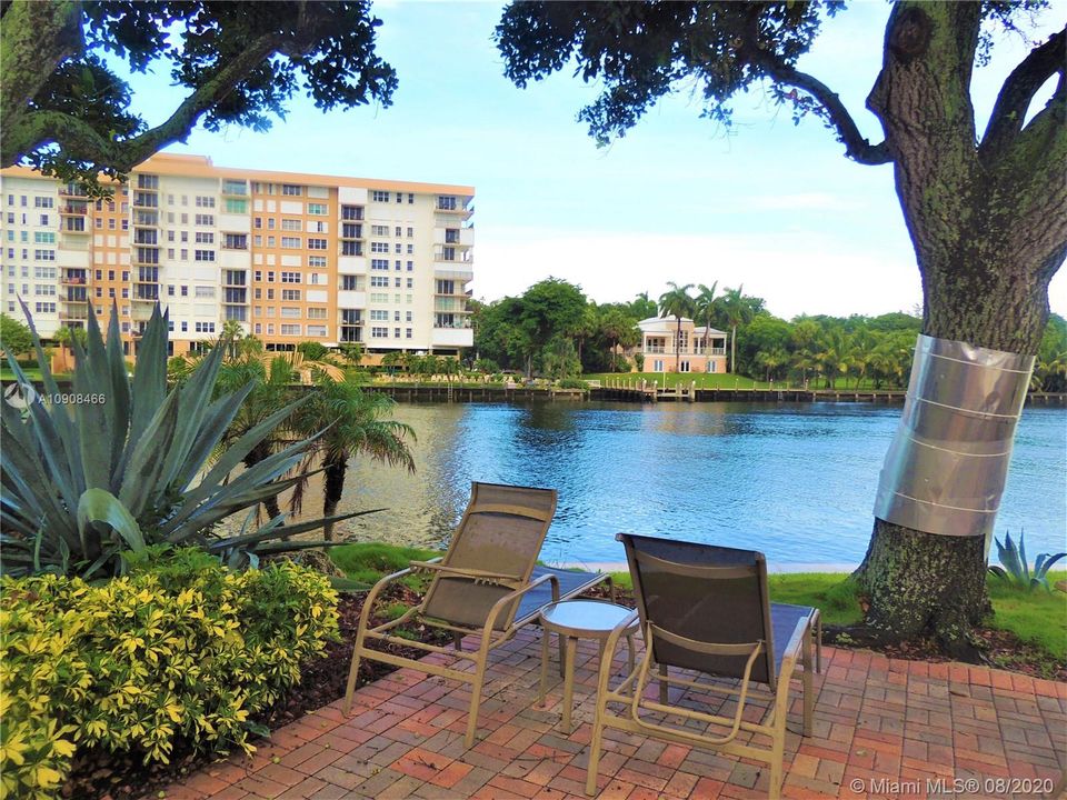 Recently Rented: $1,690 (1 beds, 1 baths, 900 Square Feet)