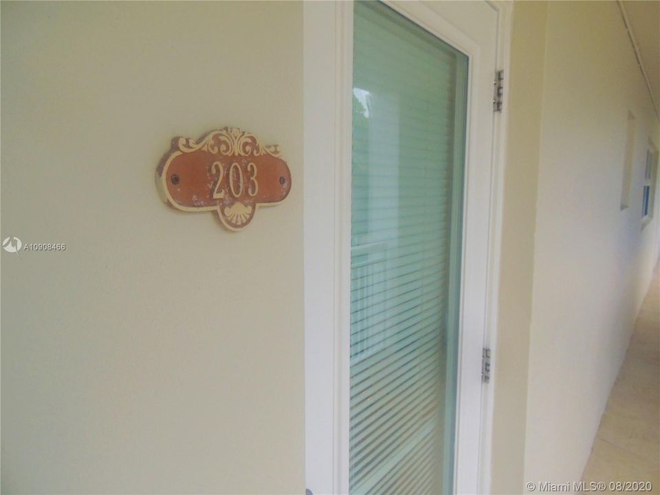 Recently Rented: $1,690 (1 beds, 1 baths, 900 Square Feet)