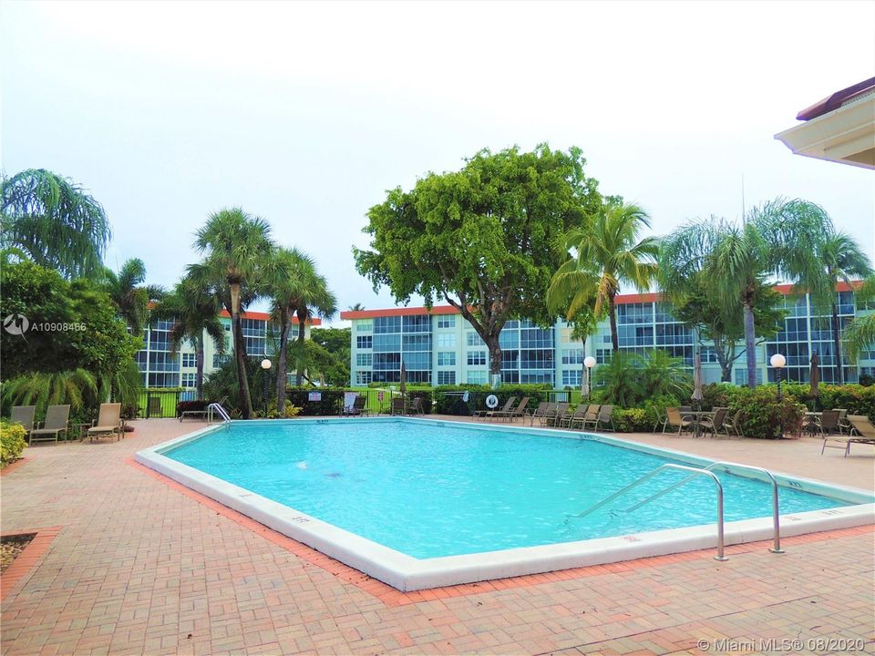 Recently Rented: $1,690 (1 beds, 1 baths, 900 Square Feet)