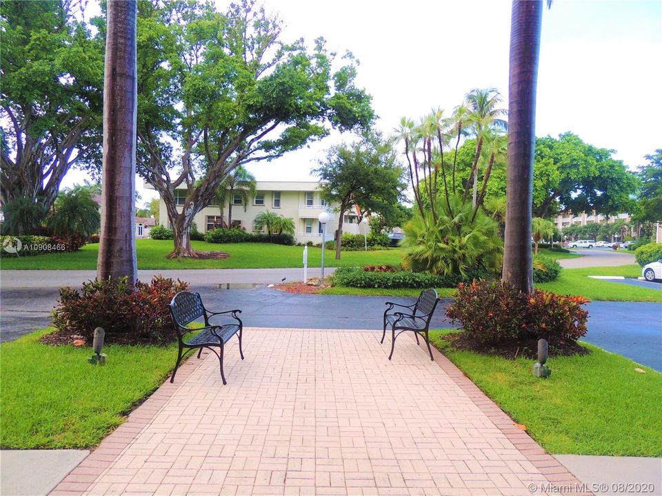 Recently Rented: $1,690 (1 beds, 1 baths, 900 Square Feet)