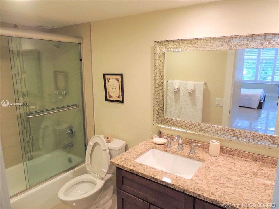 Recently Rented: $1,690 (1 beds, 1 baths, 900 Square Feet)