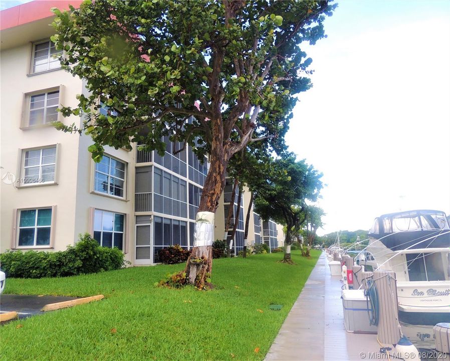 Recently Rented: $1,690 (1 beds, 1 baths, 900 Square Feet)