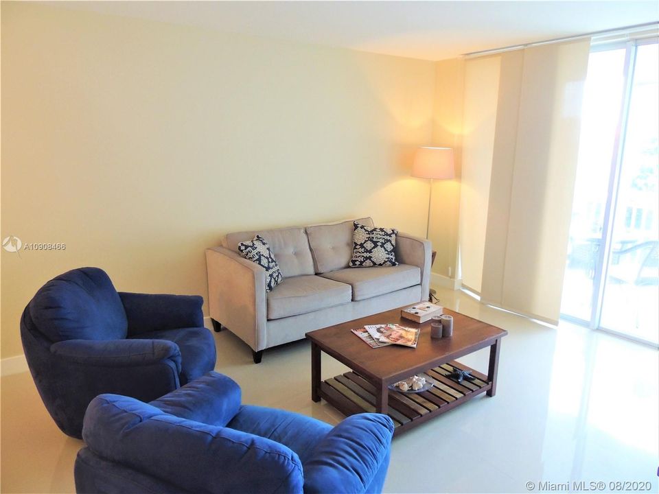 Recently Rented: $1,690 (1 beds, 1 baths, 900 Square Feet)