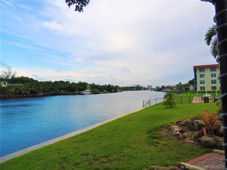 Recently Rented: $1,690 (1 beds, 1 baths, 900 Square Feet)