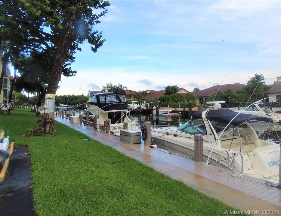 Recently Rented: $1,690 (1 beds, 1 baths, 900 Square Feet)