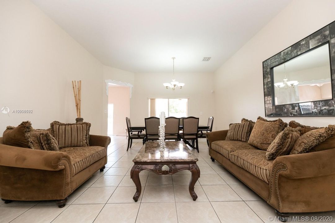 Recently Sold: $425,000 (4 beds, 2 baths, 1872 Square Feet)