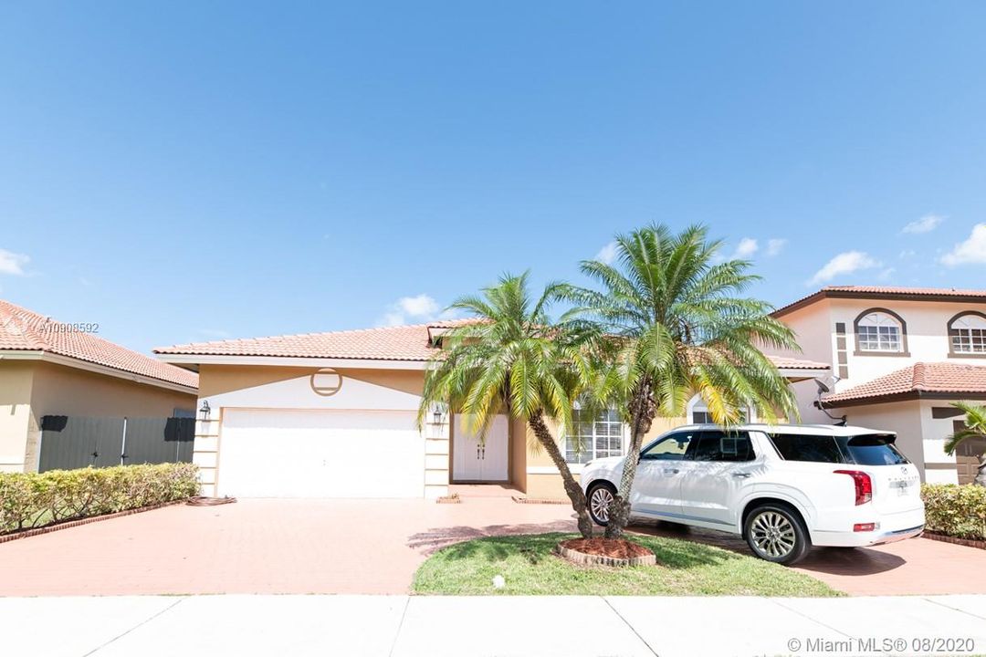 Recently Sold: $425,000 (4 beds, 2 baths, 1872 Square Feet)