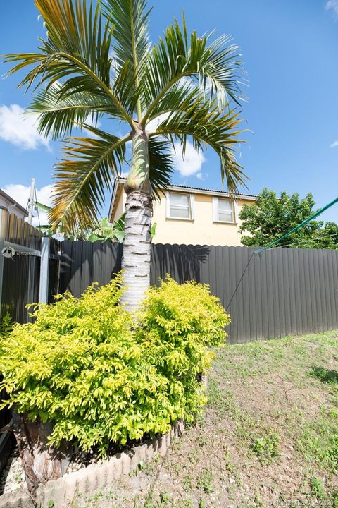 Recently Sold: $425,000 (4 beds, 2 baths, 1872 Square Feet)
