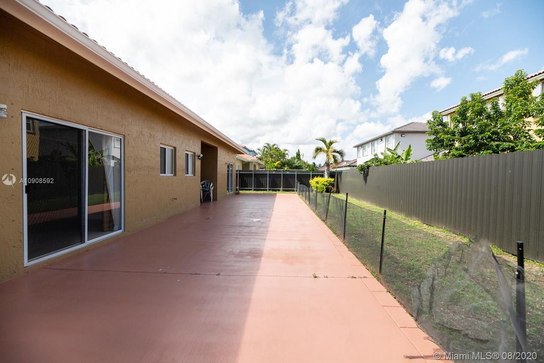 Recently Sold: $425,000 (4 beds, 2 baths, 1872 Square Feet)