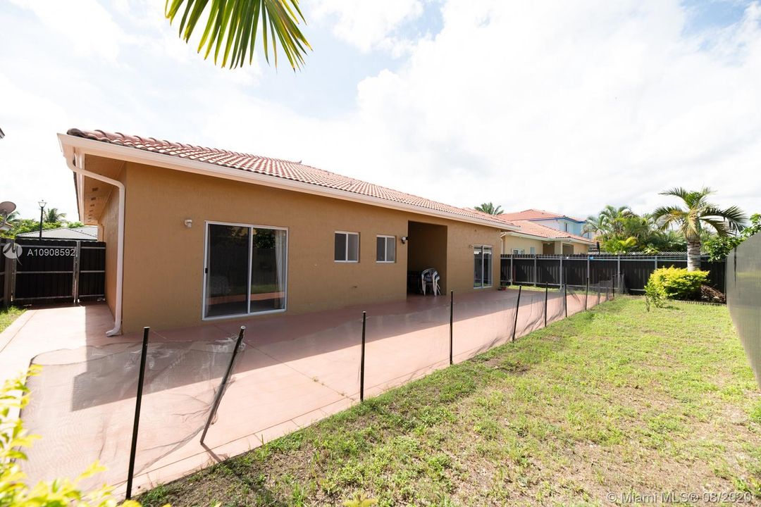 Recently Sold: $425,000 (4 beds, 2 baths, 1872 Square Feet)