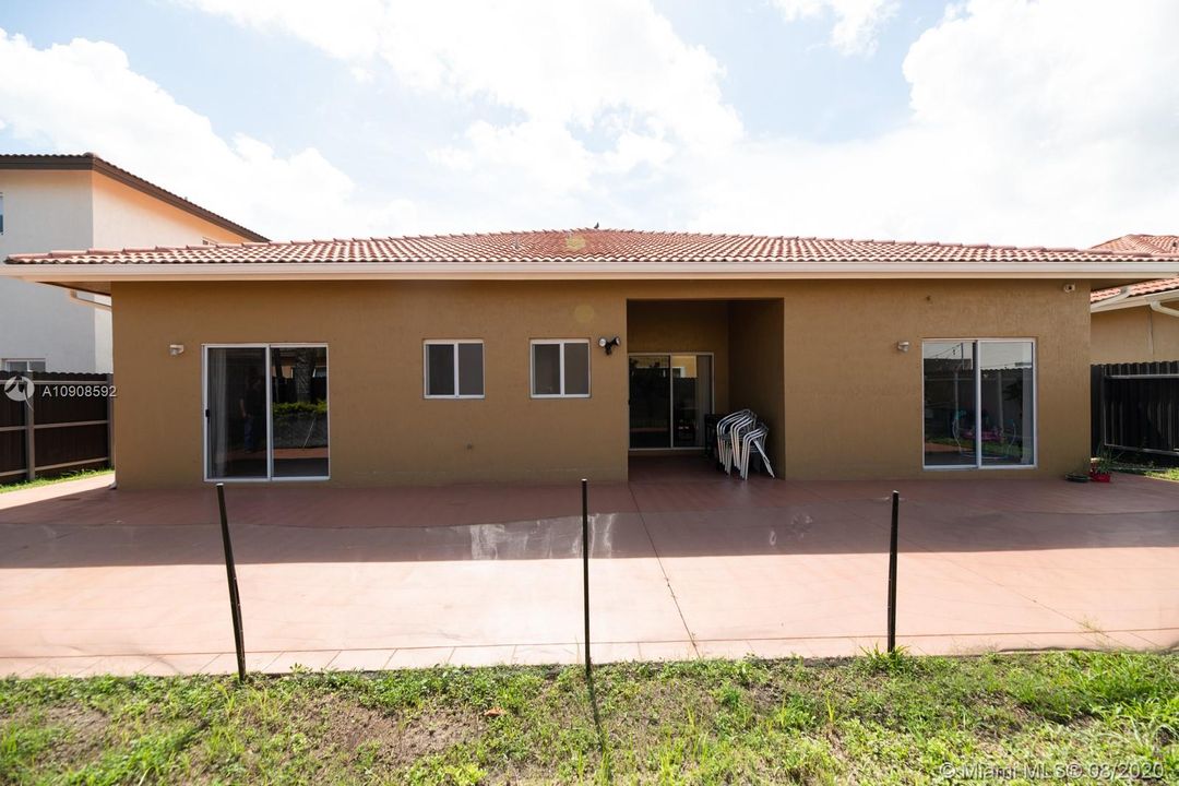 Recently Sold: $425,000 (4 beds, 2 baths, 1872 Square Feet)