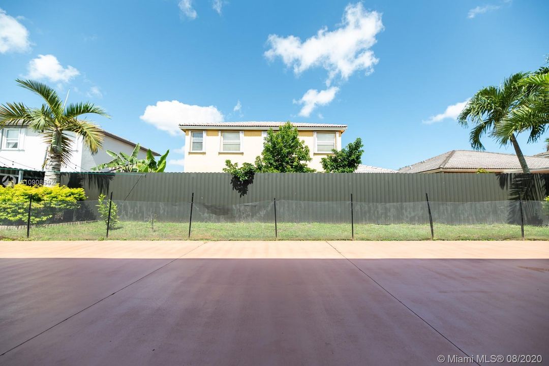 Recently Sold: $425,000 (4 beds, 2 baths, 1872 Square Feet)