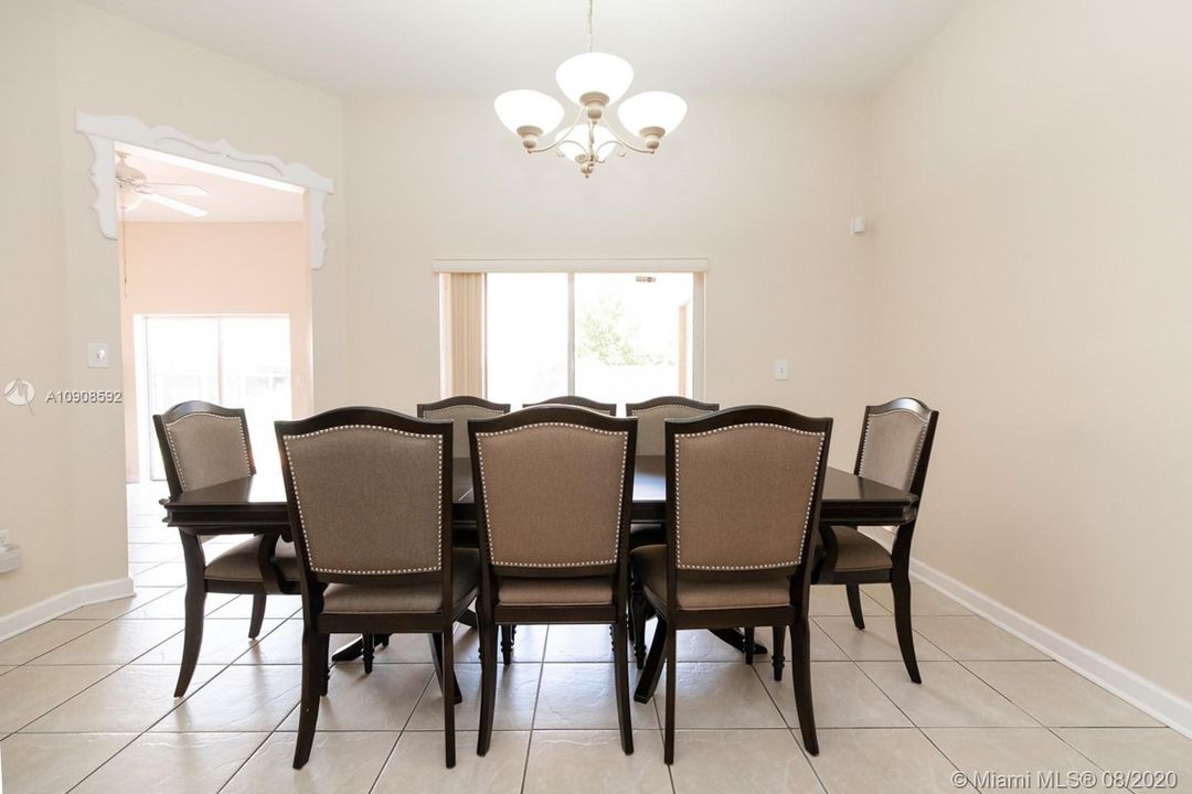 Recently Sold: $425,000 (4 beds, 2 baths, 1872 Square Feet)