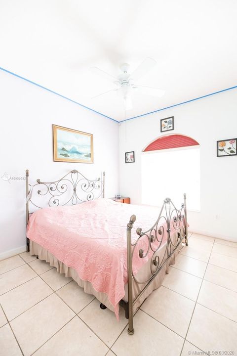 Recently Sold: $425,000 (4 beds, 2 baths, 1872 Square Feet)