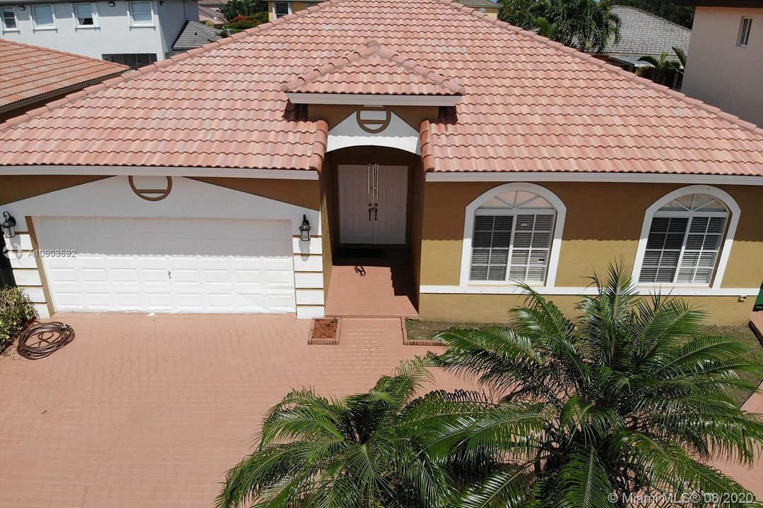Recently Sold: $425,000 (4 beds, 2 baths, 1872 Square Feet)