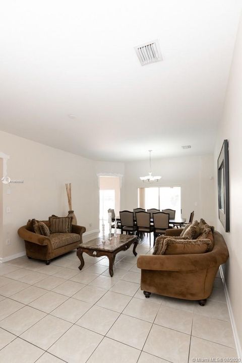 Recently Sold: $425,000 (4 beds, 2 baths, 1872 Square Feet)