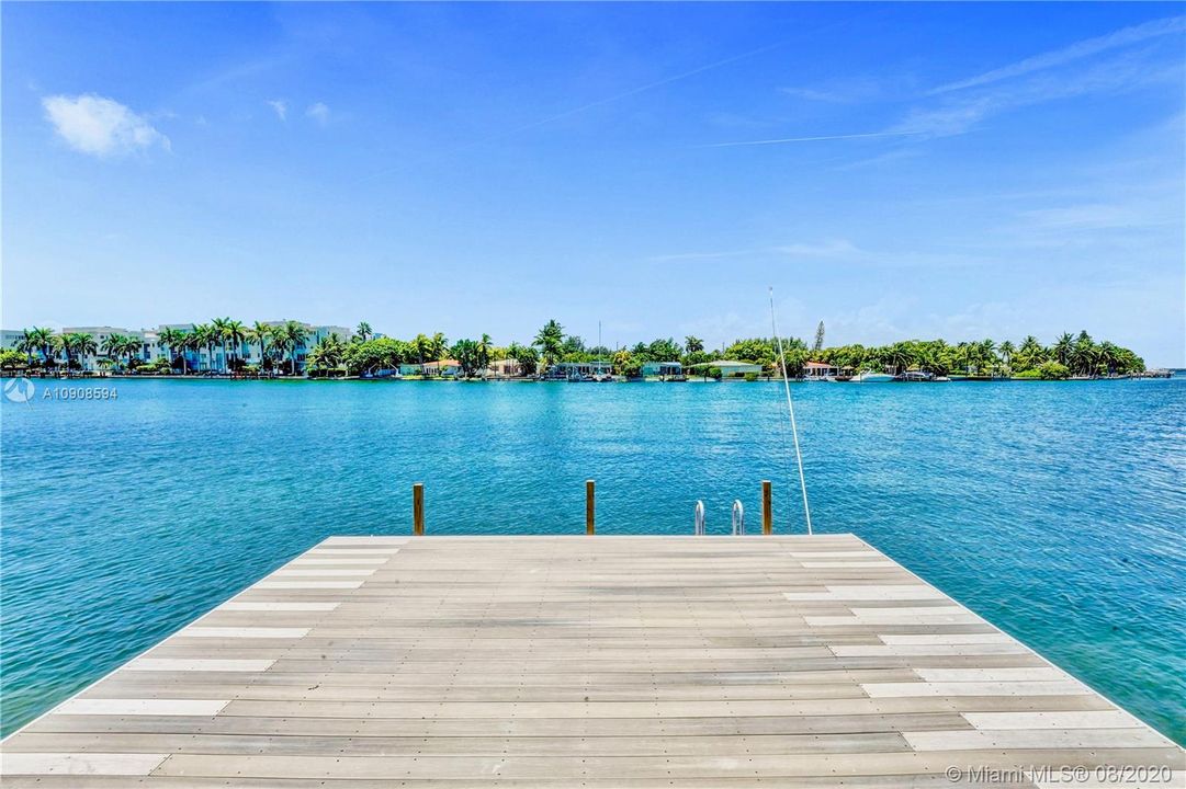 Vendido Recientemente: $3,300,000 (4 camas, 4 baños, 3293 Pies cuadrados)