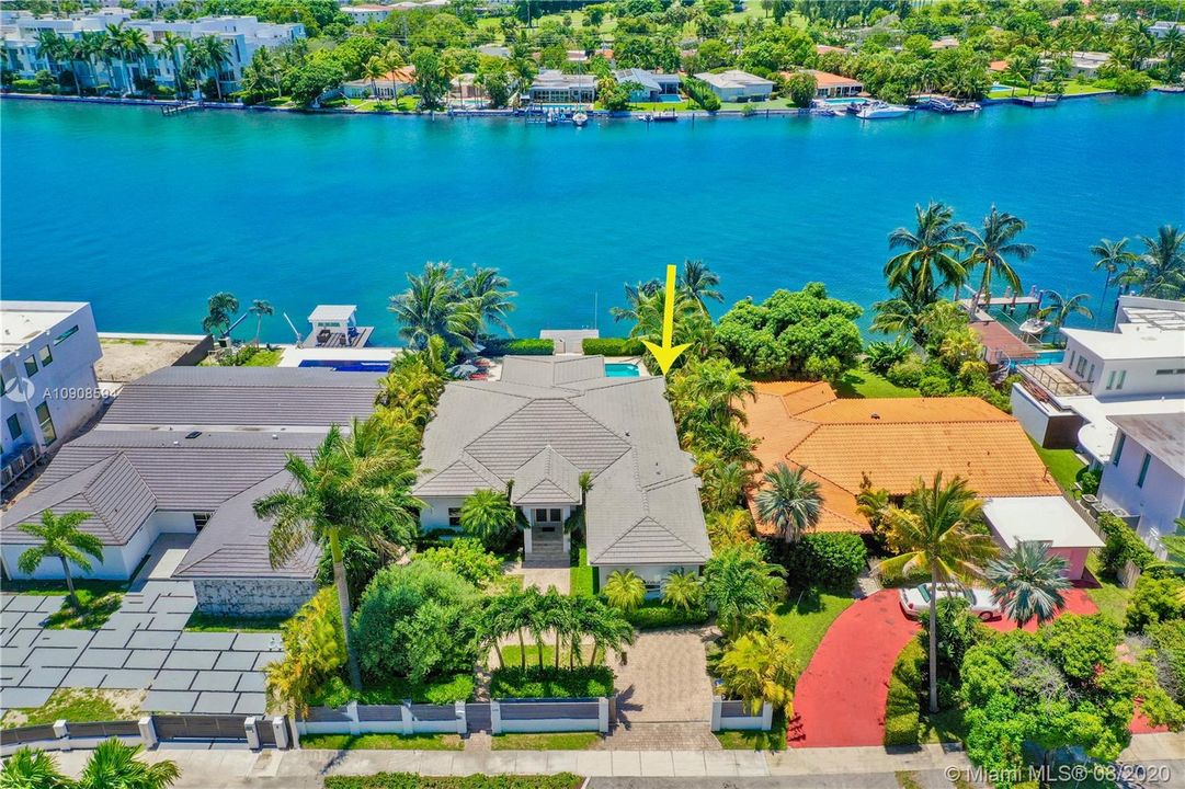 Vendido Recientemente: $3,300,000 (4 camas, 4 baños, 3293 Pies cuadrados)