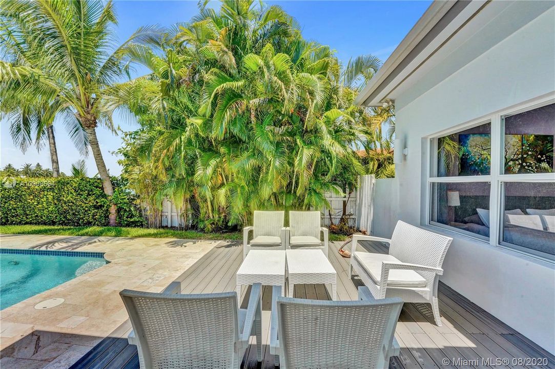Vendido Recientemente: $3,300,000 (4 camas, 4 baños, 3293 Pies cuadrados)