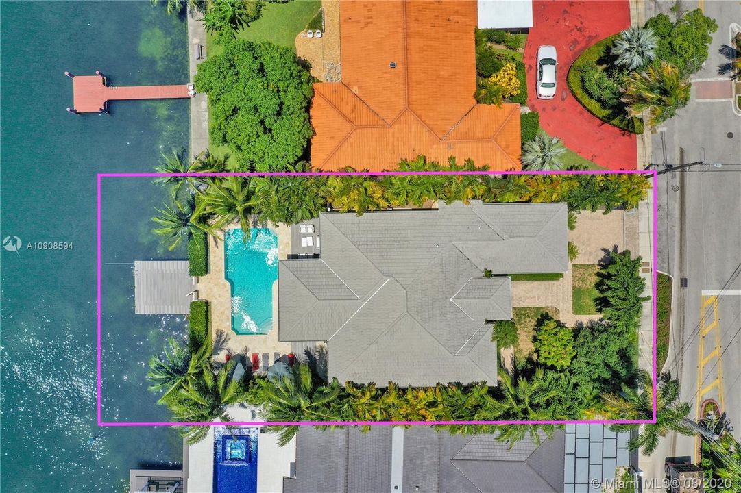 Vendido Recientemente: $3,300,000 (4 camas, 4 baños, 3293 Pies cuadrados)